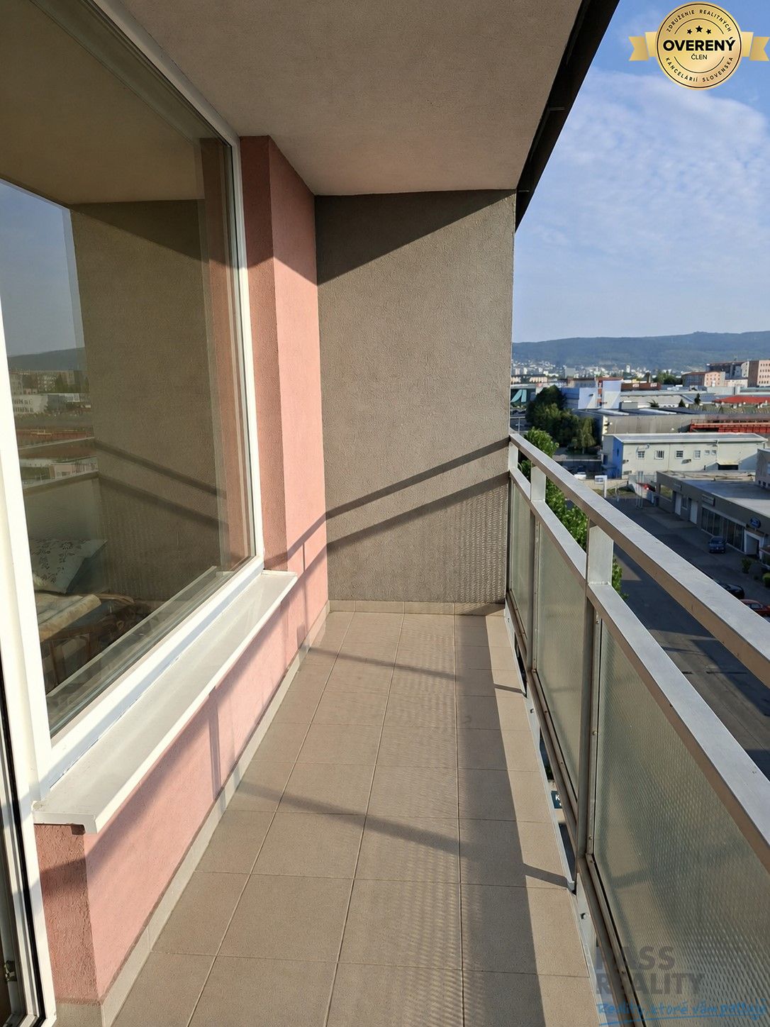 loggia L.jpg